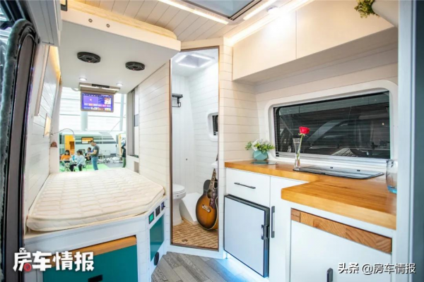 新款大通V90房車，全新佈局首次亮相，全屋定製家居看著特洋氣