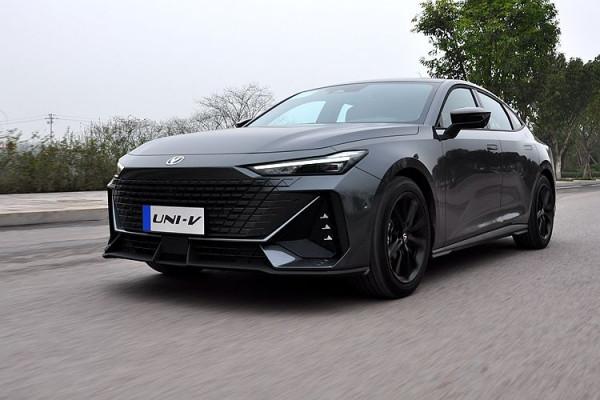 試駕即將上市的長安UNI-V：個性十足 效能更佳