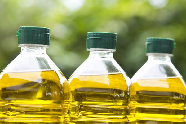 為何有人在農村收香椿籽？5個用途，其一可解決一些男女煩惱問題