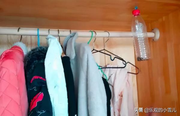 塑膠瓶吸在衣櫃上，解決了困擾家家戶戶的難題，太實用了