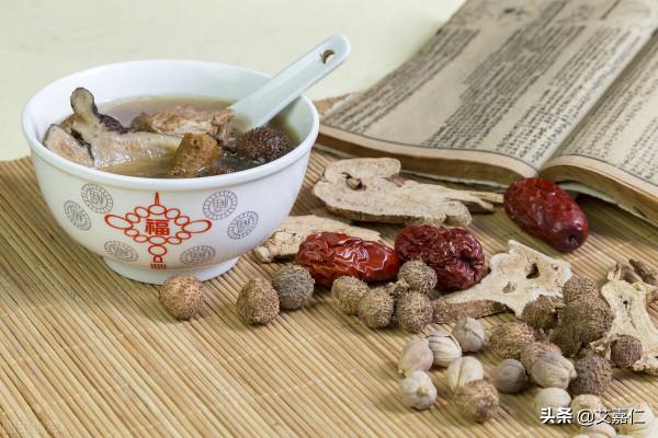 艾嘉仁｜有人說是藥三分毒，又有人說中藥調理身體，無毒副作用？