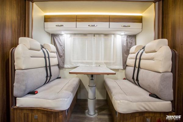 宇通新品，少見的佈局！適合三口家庭假期出遊的單拓展房車