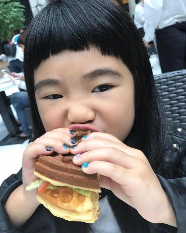曹格女兒女大十八變