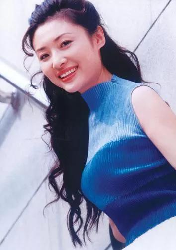 知性優雅的央視前主持人周濤