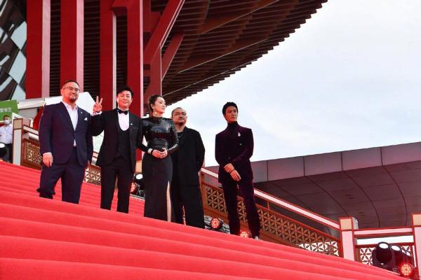 55歲鞏俐紅毯造型太絕,站C位霸氣似女王,網友:一如既往地大氣 55歲鞏俐紅毯造型太絕,站C位霸氣似女王,網友:一如既往地大氣