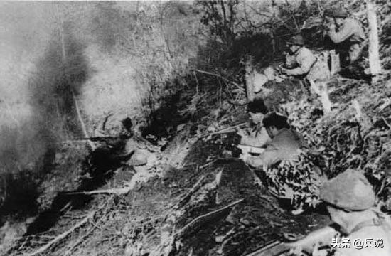 上甘嶺，與美軍同歸於盡第一人：10餘敵屍像紙片，飄落地上