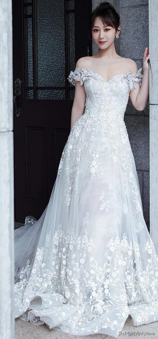 明星桌布：楊紫，挺好看的呀，為什麼宋丹丹說長的醜呢？