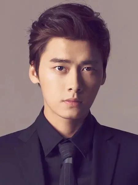 頂級男神李易峰，簡直帥成一道光