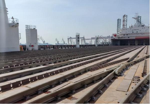 中國火車航母問世，美國緊急上門求購，它到底有何用？