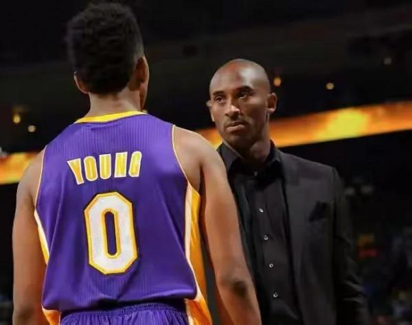 在湖人四年,只給科比送出過一次助攻,為何湖人球迷還喜歡他? 在湖人四年,只給科比送出過一次助攻,為何湖人球迷還喜歡他?