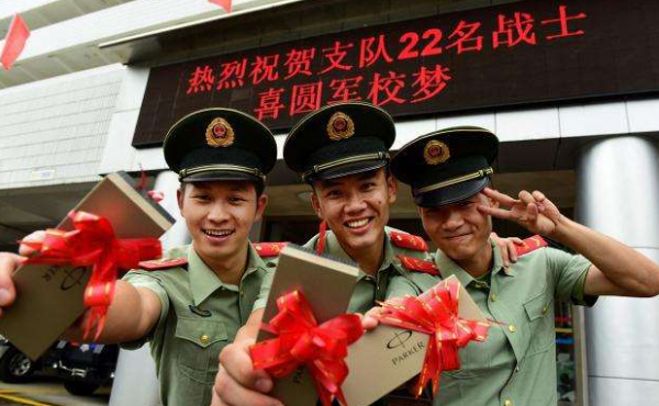 2022年徵兵開啟，兩徵兩退模式滿足需求，但這些大學生無法入伍