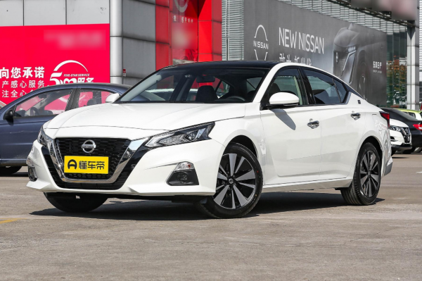 日系中級車的較量 2022款本田雅閣對比日產天籟，誰更勝一籌？