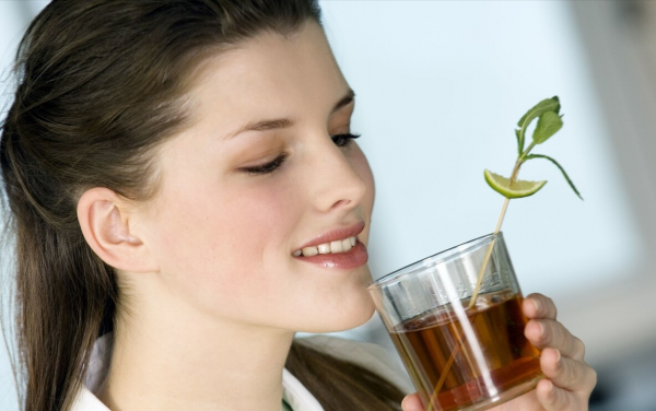 茶葉到底是酸性還是鹼性？為何有人說茶是鹼性食品，茶湯卻呈酸性