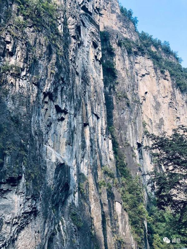 鳳凰歡樂谷的聯想