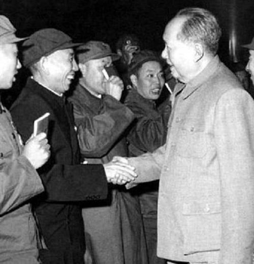 1950年，王震將軍向上級要10萬女兵，到底發生了什麼事情？