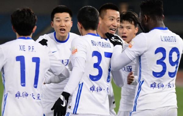 卡里烏斯附體!申花23歲門將出球失誤,被奧斯卡鏟進球門 卡里烏斯附體!申花23歲門將出球失誤,被奧斯卡鏟進球門