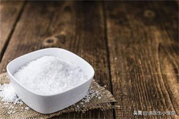 腔隙性腦梗塞，需要長期用活血化瘀中藥嗎？醫生：你想得太簡單了