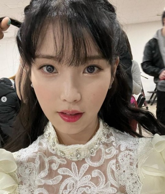 韓國女藝人IU社交網站釋出近照秀出眾美貌