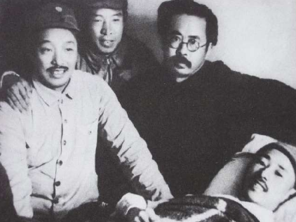 46年賀龍戰友關嚮應去世，賀龍為滿足其願望，給兒子取名“鵬飛”