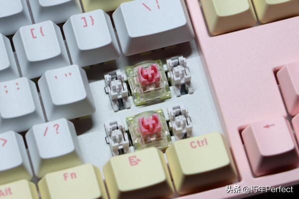 HELLO GANSS HS108T 三模熱插拔機械鍵盤開箱評測 HELLO GANSS HS108T 三模熱插拔機械鍵盤開箱評測