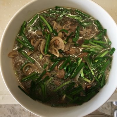 第一次嘗試蘑菇韭菜湯和炒韭菜,沒想到這麼好吃 第一次嘗試蘑菇韭菜湯和炒韭菜,沒想到這麼好吃