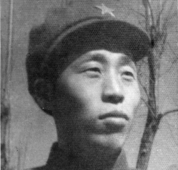 南海艦隊截獲一封情報，周恩來看後深吸一口氣，連忙給葉帥打電話