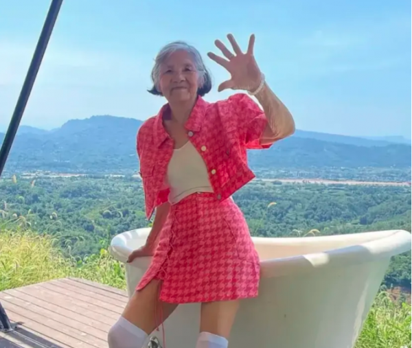 70歲奶奶將衣服穿出少女感,網友甘拜下風:20歲的我都沒她潮 70歲奶奶將衣服穿出少女感,網友甘拜下風:20歲的我都沒她潮