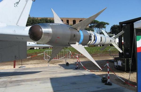 故事：3個蹩腳克格勃特工，戲劇般地偷取先進美式響尾蛇導彈