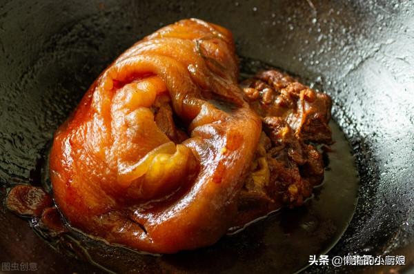 10秒時間教你做美味紅燒肘子，肉質軟爛，顏色誘人實在是太好吃了