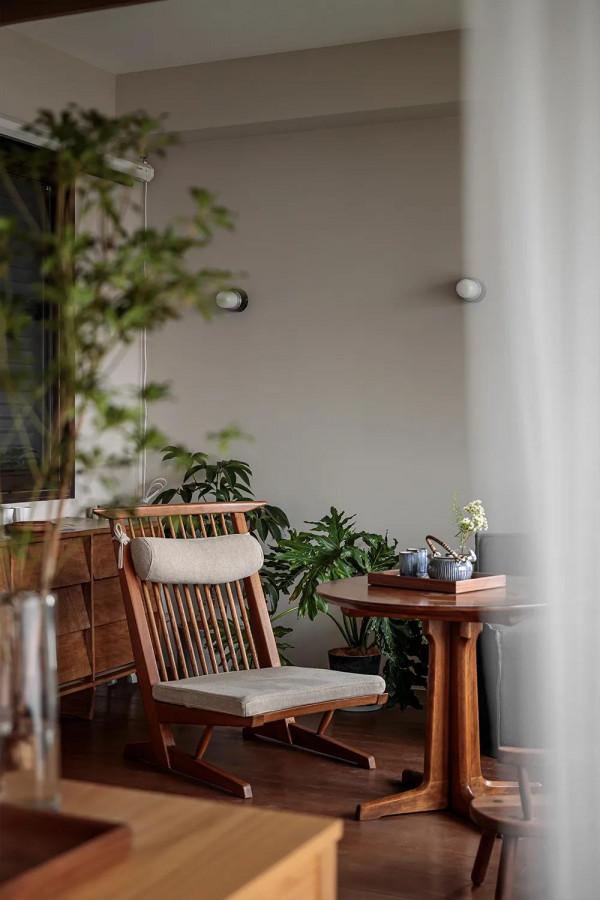 她家134㎡，全屋裝修素雅高階，光一個陽臺就把人迷住了，好喜歡