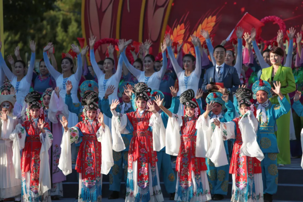 北師大大興附中參加北京農民藝術節鄉村大舞臺專場演出