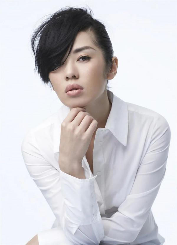 余男，穿軍裝讓你忍不住誇獎