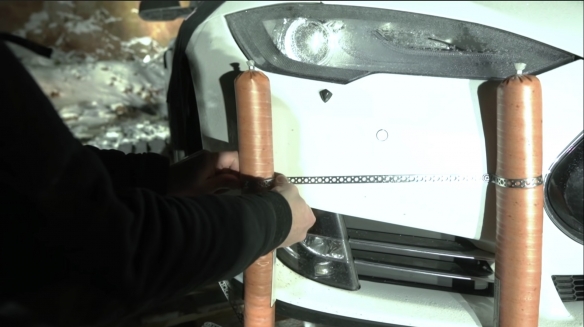 特斯拉車主不滿維修費高達2萬歐元 綁上炸藥將車炸燬 特斯拉車主不滿維修費高達2萬歐元 綁上炸藥將車炸燬