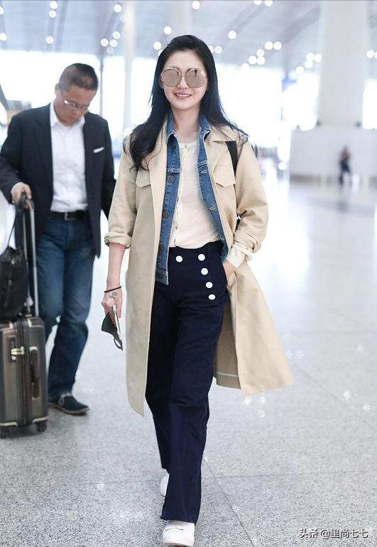 大S離婚後首次公開露面，換新發型妝容顯無辜，眼神迷離難掩傷感