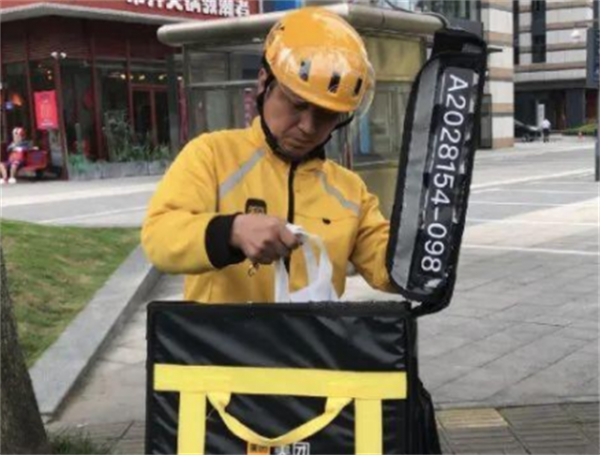 姚志剛:辭去銀行行長自主創業,虧損230萬後卻因送外賣走紅 姚志剛:辭去銀行行長自主創業,虧損230萬後卻因送外賣走紅