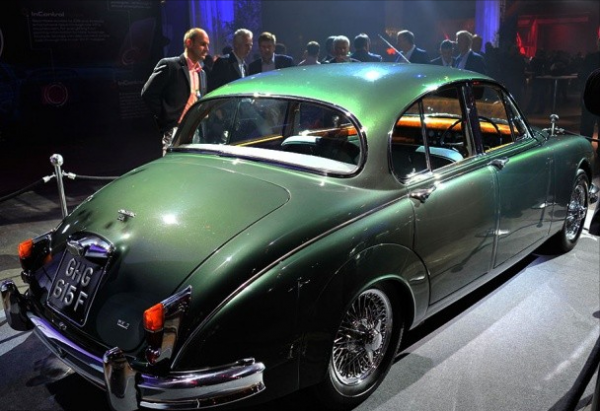 漫畫大師鳥山明的藝術欣賞：這些經典交通工具還記得嗎