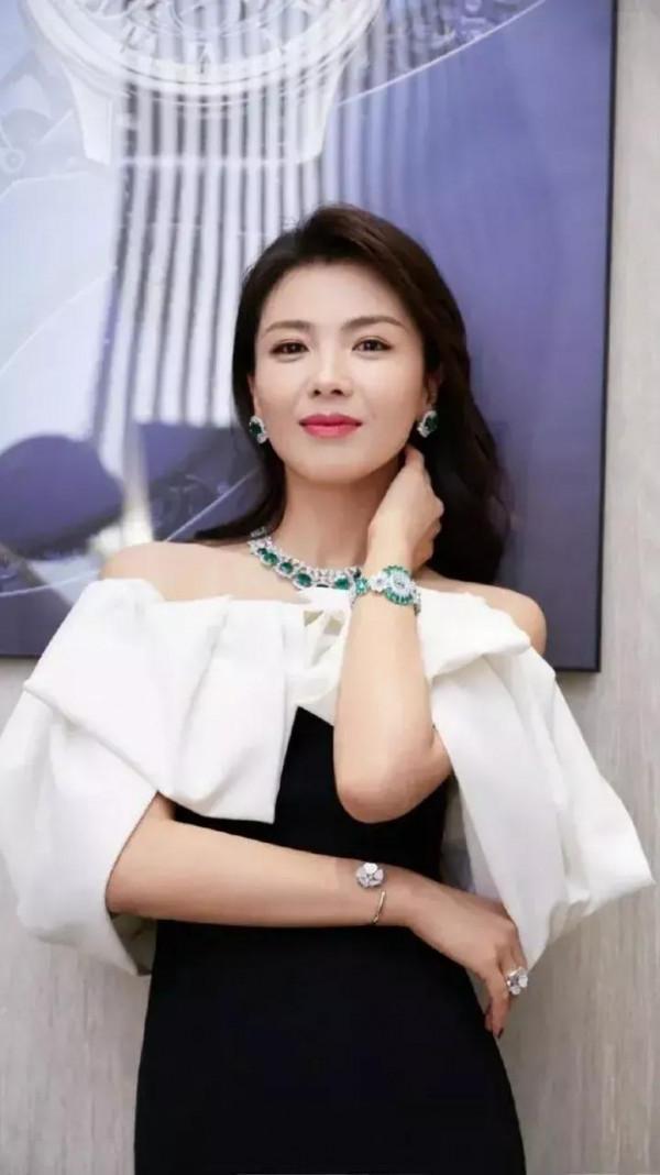 劉濤，膚白貌美，美麗動人