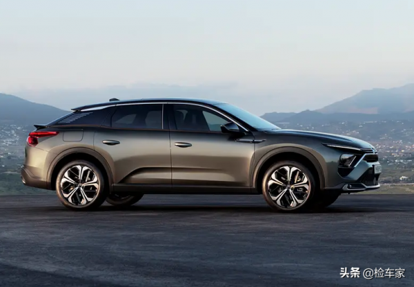 生不逢時還是徒有虛名，13萬買這輛二手DS7值嗎？車商：虧本賣