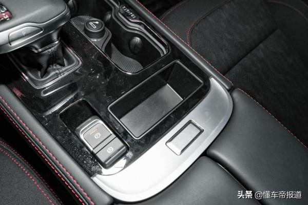 新車 | 能否與坦克300一戰?配鋼輪輞+收音機,北京BJ40公務版到店 新車 | 能否與坦克300一戰?配鋼輪輞+收音機,北京BJ40公務版到店