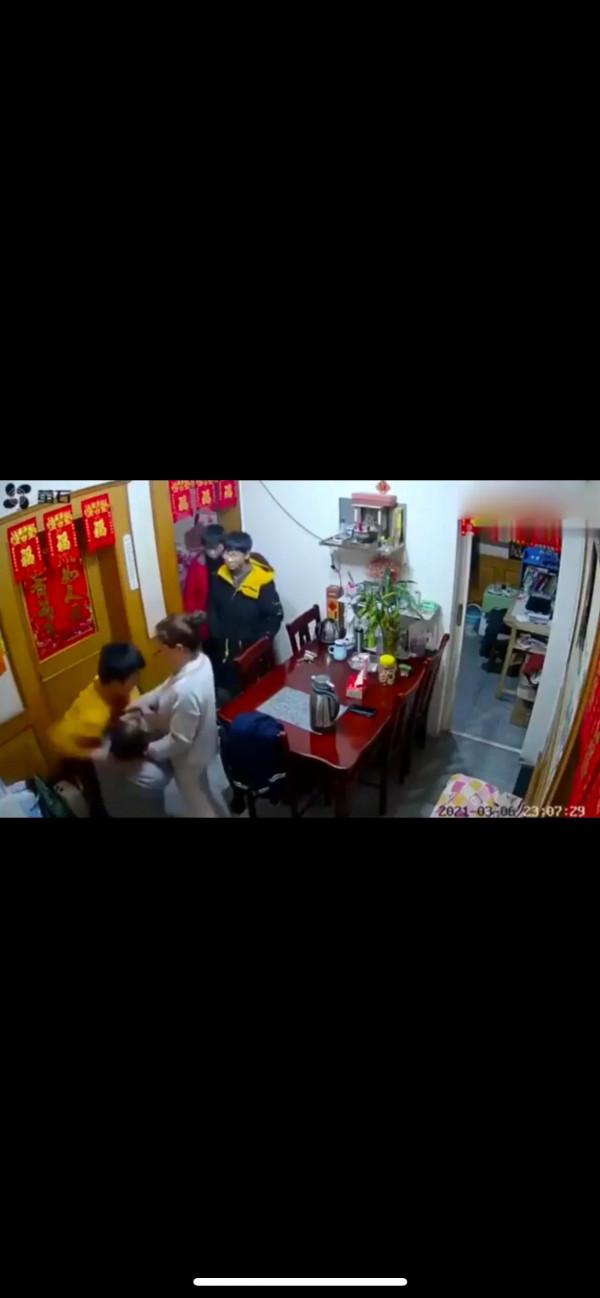 溺愛的父母自食其果 溺愛的父母自食其果