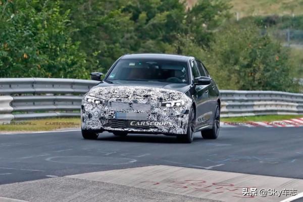 我看到了中期改款寶馬3系的內飾，應該長這樣...