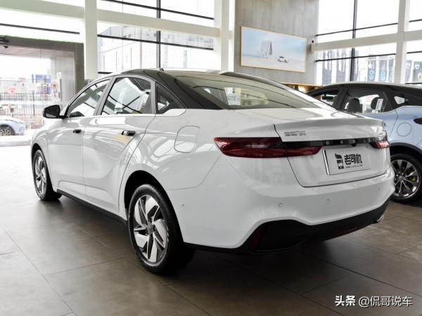 三廂實用大空間，便宜養護成本低配置還高，實拍幾何A