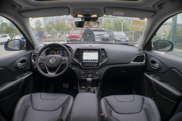 配2.0T+9AT 動力,還帶四驅,越野家用兩不誤,解析Jeep自由光 配2.0T+9AT 動力,還帶四驅,越野家用兩不誤,解析Jeep自由光