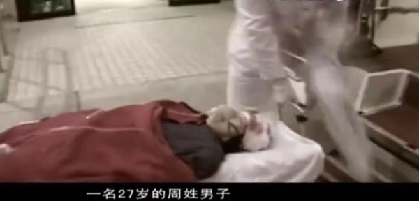 為慈善裸捐56億，66歲無兒無女，“賭神”周潤發憑什麼火了41年？