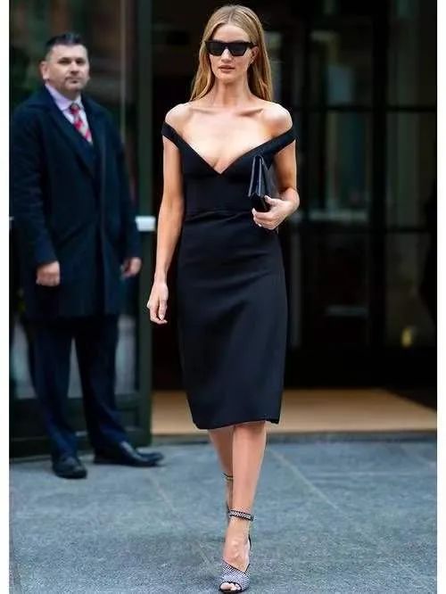 年底,你需要一條萬能小黑裙 年底,你需要一條萬能小黑裙