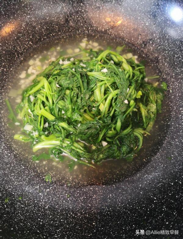 一把香蔥，教你做蔥油拌麵，食材簡單，一學就會，少油不膩又勁道