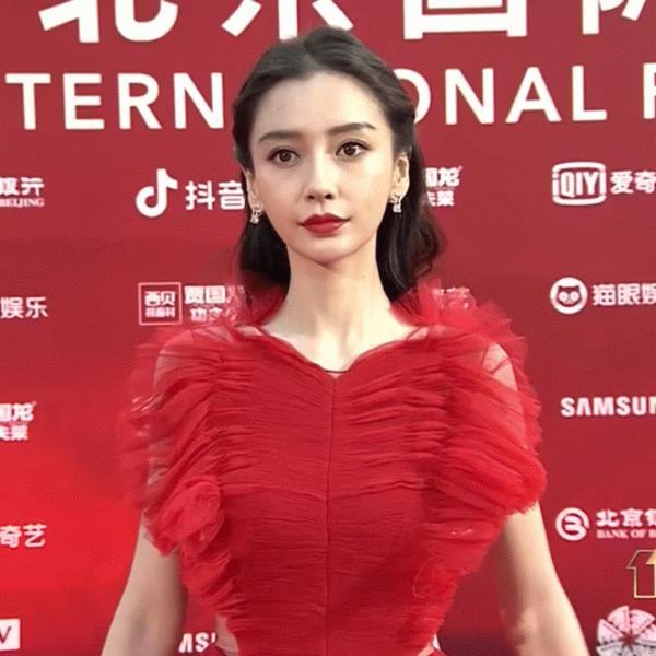 北影開幕紅毯:明星們是怎麼做到,高定禮服一件比一件醜的? 北影開幕紅毯:明星們是怎麼做到,高定禮服一件比一件醜的?