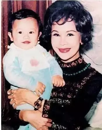 整容老去和自然老去有何區別?4對同齡貌美女星今昔對比差距大 整容老去和自然老去有何區別?4對同齡貌美女星今昔對比差距大