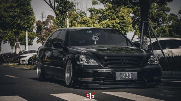 從修理廠到婚姻殿堂，夫妻共同打造低趴雷克薩斯LS430