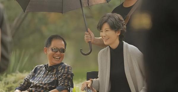 他拋棄徐帆，放棄許晴，娶總裁，如今兒子帥出天際